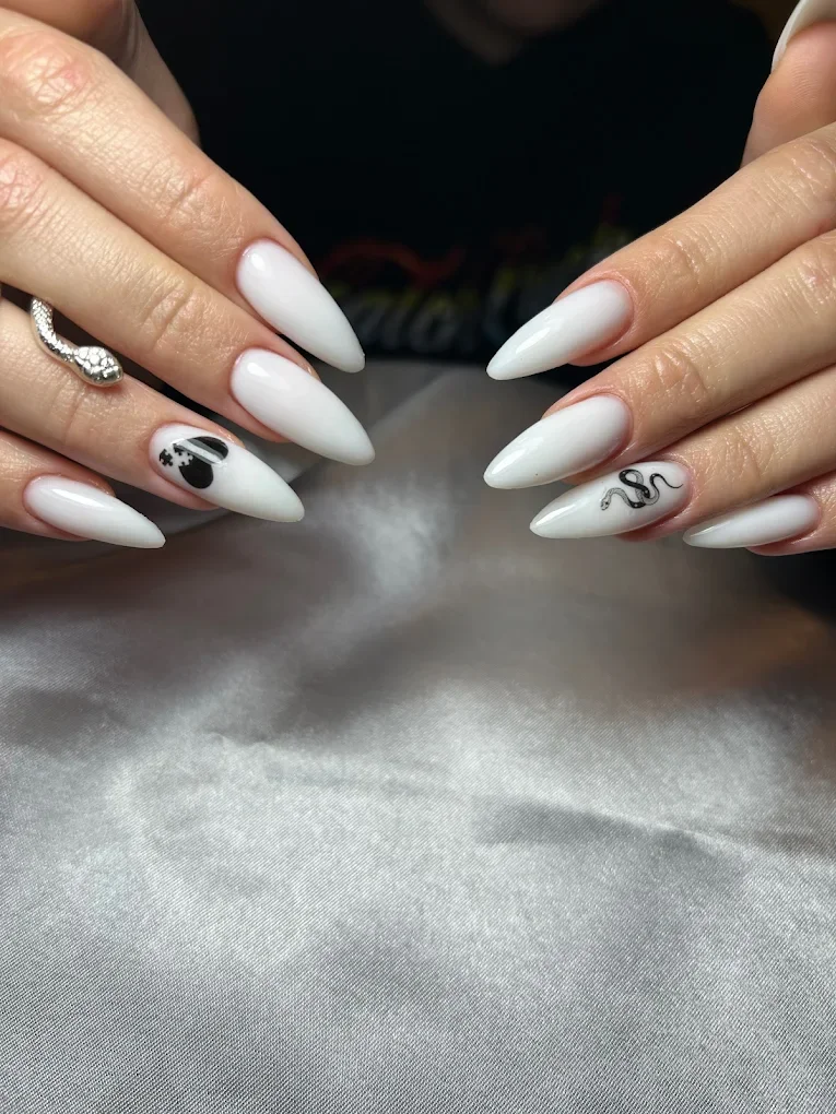 Deniz Vural İpek Kirpik Protez Tırnak