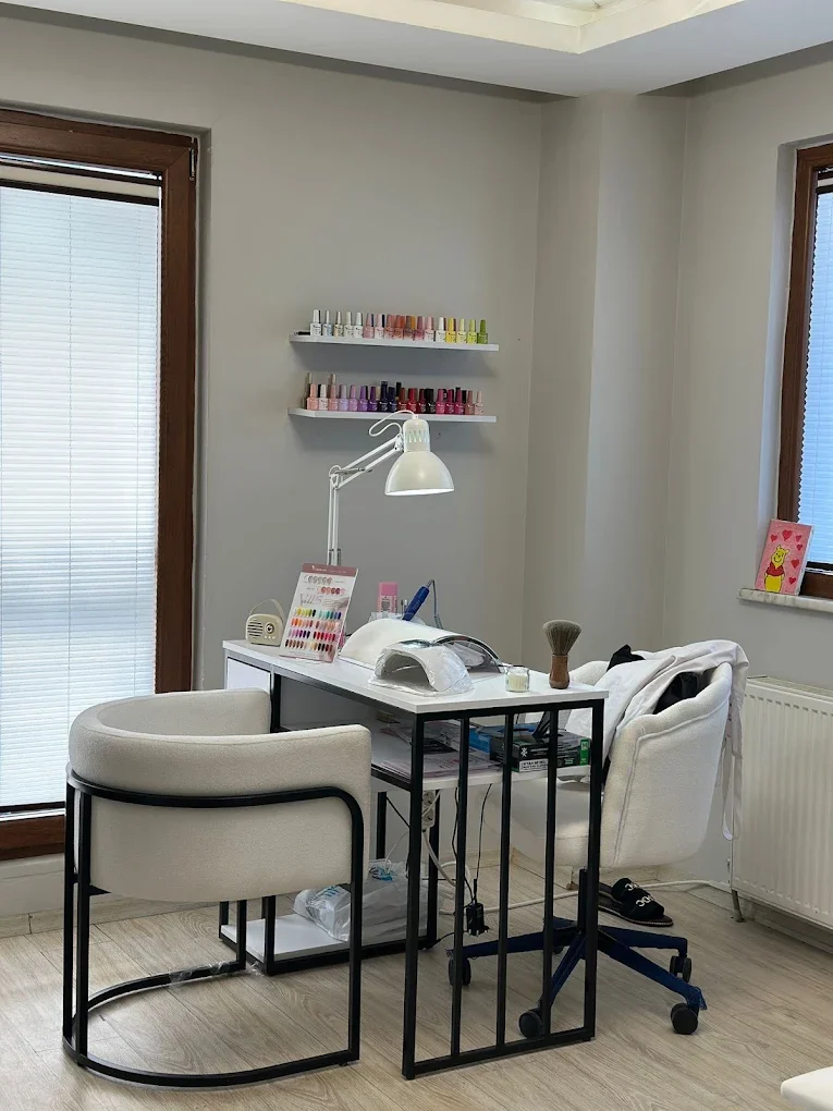 İrem Yazıcıoğlu nail studio