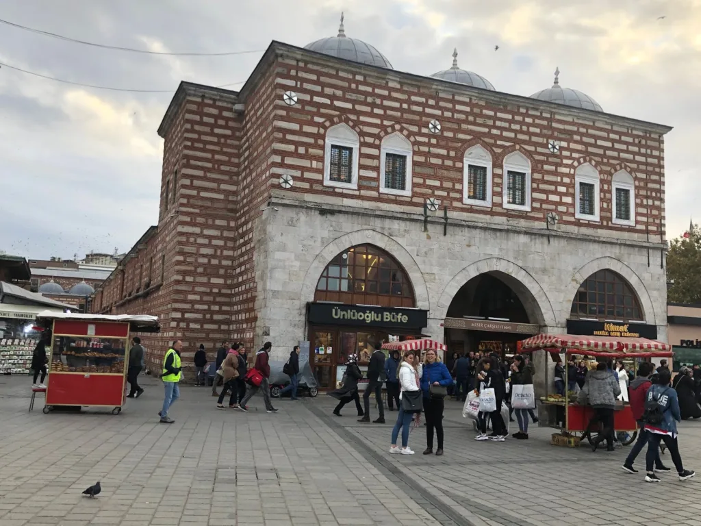 En İyi Fatih Gezilecek Yerler - 08 - Puan.com
