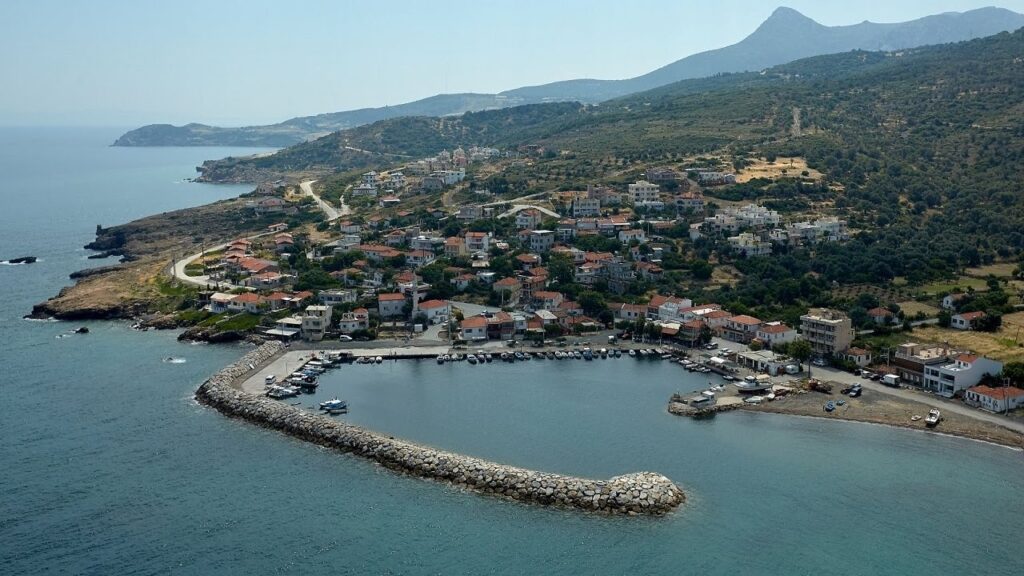 Karaburun Gezilecek En İyi Yerler - 04 - Puan.com